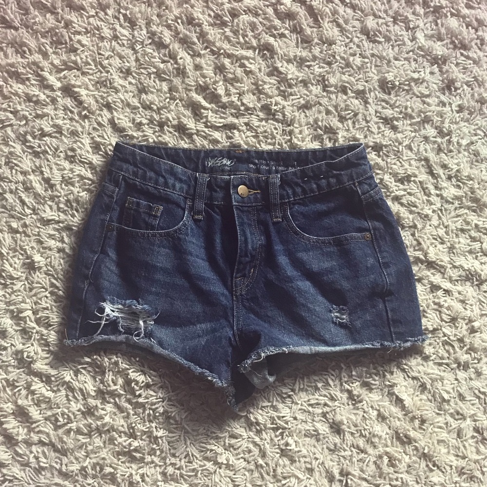 💙 HIGH RISE JEAN SHORTS 💙